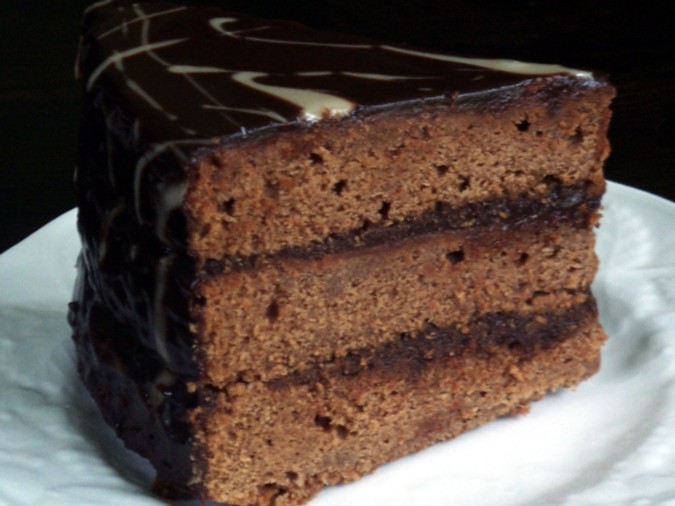 http://bakinghistory.files.wordpress.com/2007/07/chocolatecake1.jpg